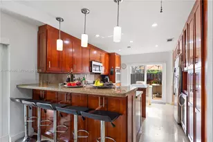5717 NW 102nd Pl, Doral, FL 33178 - Photo 4