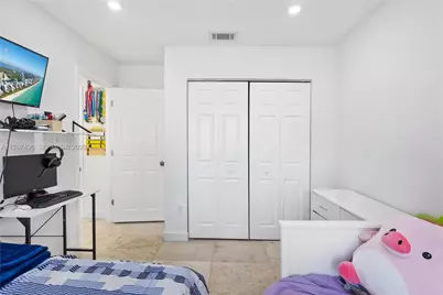 5717 NW 102nd Pl, Doral, FL 33178 - Photo 18