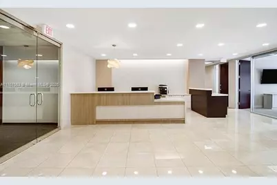 100 SE 2 St #2000, Miami, FL 33131 - Photo 2