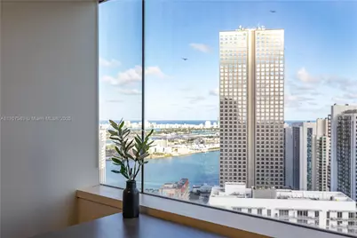 100 SE 2 St #2000, Miami, FL 33131 - Photo 10