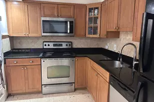 400 Kings Point Dr, Sunny Isles Beach, FL 33160 - Photo 4