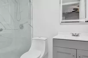 700 Village Green Ct, Palm Springs, FL 33461 - Photo 22