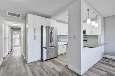 700 Village Green Ct #319, Palm Springs, FL 33461 - Photo 12