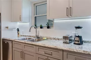 820 SW 26th Rd, Miami, FL 33129 - Photo 8