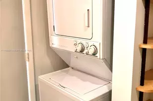 1000 W Island Blvd, Aventura, FL 33160 - Photo 20