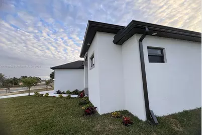 2122 NE 14th Pl, Cape Coral, FL 33909 - Photo 34