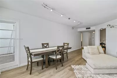 2750 NE 183rd St #1207, Aventura, FL 33160 - Photo 8