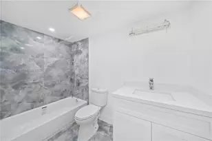 1001 Colony Point Cir, Pembroke Pines, FL 33026 - Photo 8