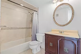 915 NE 199th St, Miami, FL 33179 - Photo 20