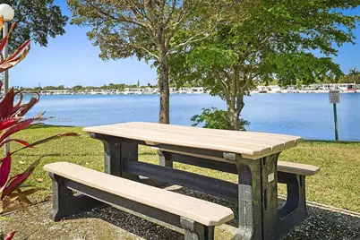 102 Lake Shore Dr, Pembroke Park, FL 33009 - Photo 38
