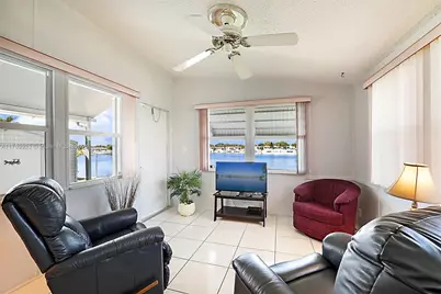 102 Lake Shore Dr, Pembroke Park, FL 33009 - Photo 10