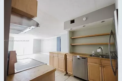 100 Golden Isles Dr #PH 9, Hallandale Beach, FL 33009 - Photo 10