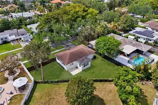 2125 Alamanda Dr, North Miami, FL 33181 - Photo 6