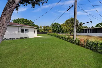 2125 Alamanda Dr, North Miami, FL 33181 - Photo 30