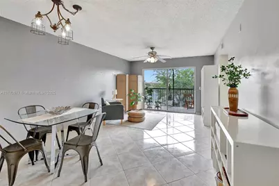 13701 SW 12th St #310A, Pembroke Pines, FL 33027 - Photo 4