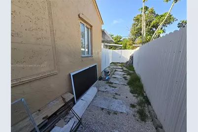 1011 NW 64th St, Miami, FL 33150 - Photo 48