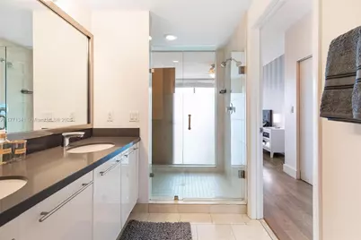 90 SW 3rd St #4103, Miami, FL 33130 - Photo 12