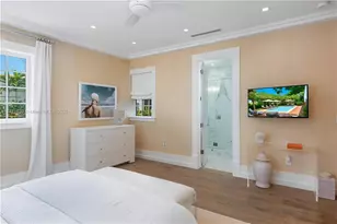 2575 Pine Tree Dr, Miami Beach, FL 33140 - Photo 22
