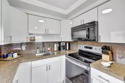 1012 SW 11th St #20N, Hallandale Beach, FL 33009 - Photo 2