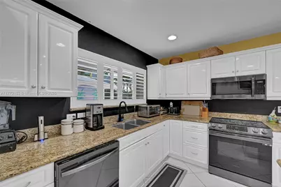 3031 NE 25th St, Fort Lauderdale, FL 33305 - Photo 20