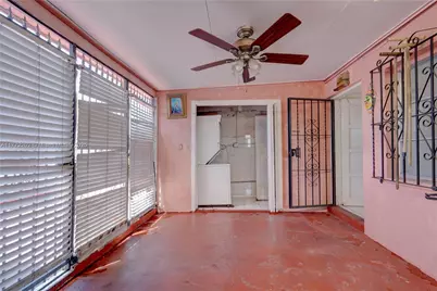 390 E 44th St, Hialeah, FL 33013 - Photo 28
