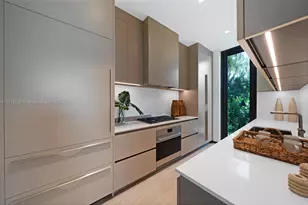 5515 Pine Tree Dr, Miami Beach, FL 33140 - Photo 12