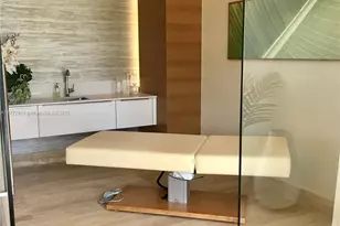 16385 Biscayne Blvd, North Miami Beach, FL 33160 - Photo 14