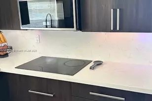 8920 Palm Tree Ln, Pembroke Pines, FL 33024 - Photo 6