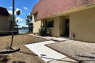 8920 Palm Tree Ln, Pembroke Pines, FL 33024 - Photo 76