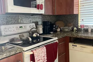 1100 Colony Point Cir, Pembroke Pines, FL 33026 - Photo 4