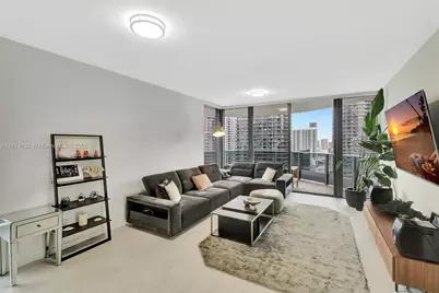 1000 Brickell Plz #2812, Miami, FL 33131 - Photo 4