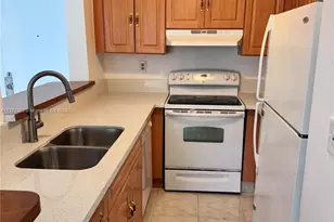 9678 Fontainebleau Blvd, Miami, FL 33172 - Photo 8