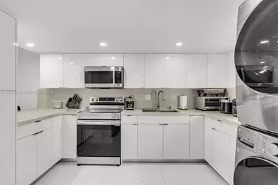 8775 Park Blvd #111, Miami, FL 33172 - Photo 2