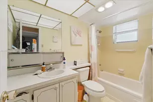 219 NE 14th Ave, Hallandale Beach, FL 33009 - Photo 16