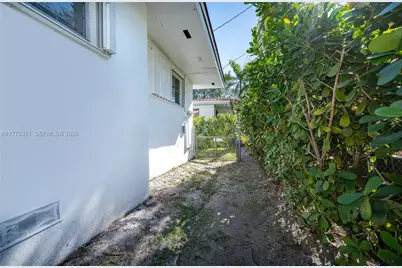 1704 S Le Jeune Rd, Coral Gables, FL 33134 - Photo 18