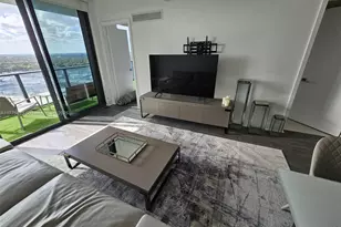 121 NE 34th St, Miami, FL 33137 - Photo 10