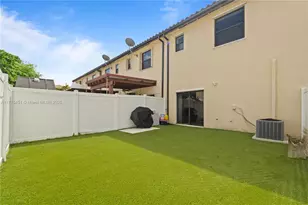 8881 W 35th Ln, Hialeah, FL 33018 - Photo 14