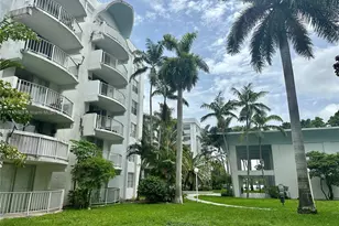 484 NW 165th St Rd, Miami, FL 33169 - Photo 2