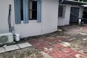 975 NE 135th St, North Miami, FL 33161 - Photo 14