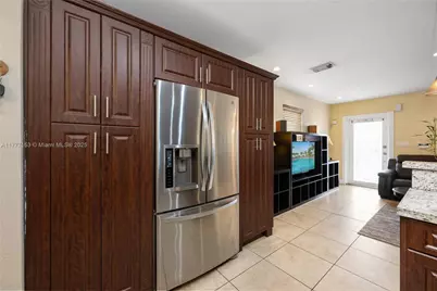 11210 SW 47th Ter, Miami, FL 33165 - Photo 10