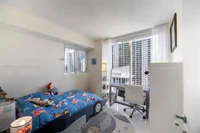 1300 Brickell Bay Dr #2710, Miami, FL 33131 - Photo 8