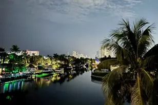 201 Golden Isles Dr, Hallandale Beach, FL 33009 - Photo 24