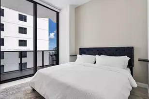 55 SW 9th St, Miami, FL 33130 - Photo 16