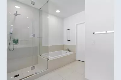 55 SW 9th St #4309, Miami, FL 33130 - Photo 12