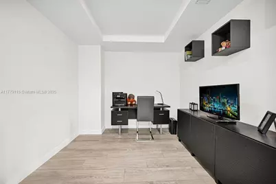 45 SW 9th St #3705, Miami, FL 33130 - Photo 14