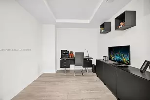 45 SW 9th St, Miami, FL 33130 - Photo 14