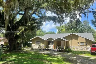 140 Davis St, Labelle, FL 33935 - Photo 1