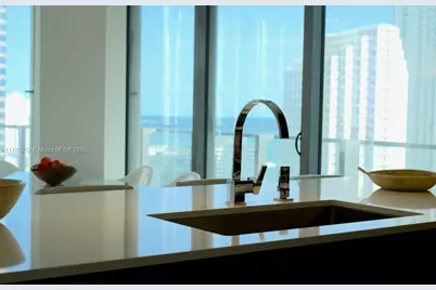 68 SE 6th St #2001, Miami, FL 33131 - Photo 8