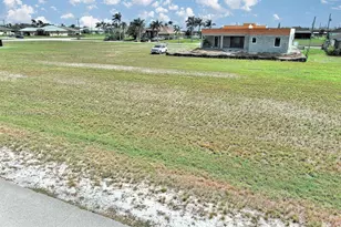 1037 NW 37th Pl, Cape Coral, FL 33993 - Photo 4