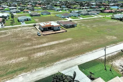 1037 NW 37th Pl, Cape Coral, FL 33993 - Photo 12